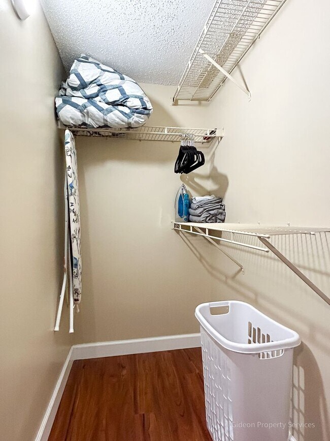 Building Photo - Beautiful 4/4 Condo in University Terrace