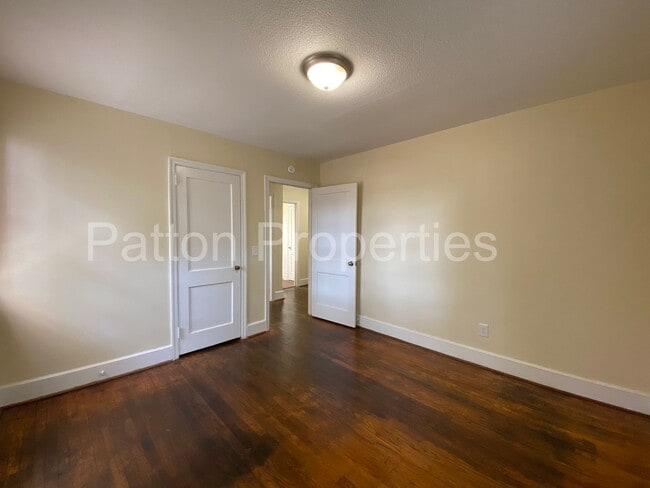 Building Photo - Colonial Heights