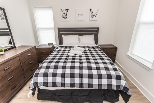 Building Photo - 2435 Master St