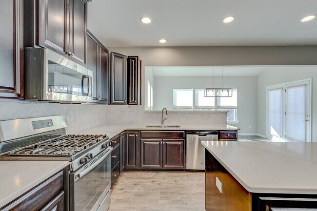 Building Photo - 2704 Orleans Dr