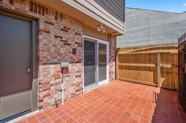 Building Photo - 2501 Bering Dr