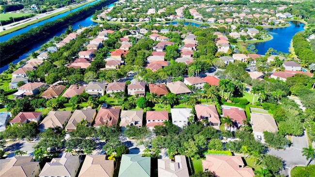 Building Photo - 4383 Laurel Ridge Cir