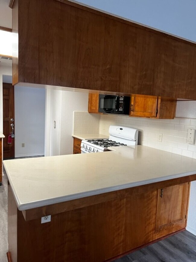 Building Photo - 600 Tuohy St