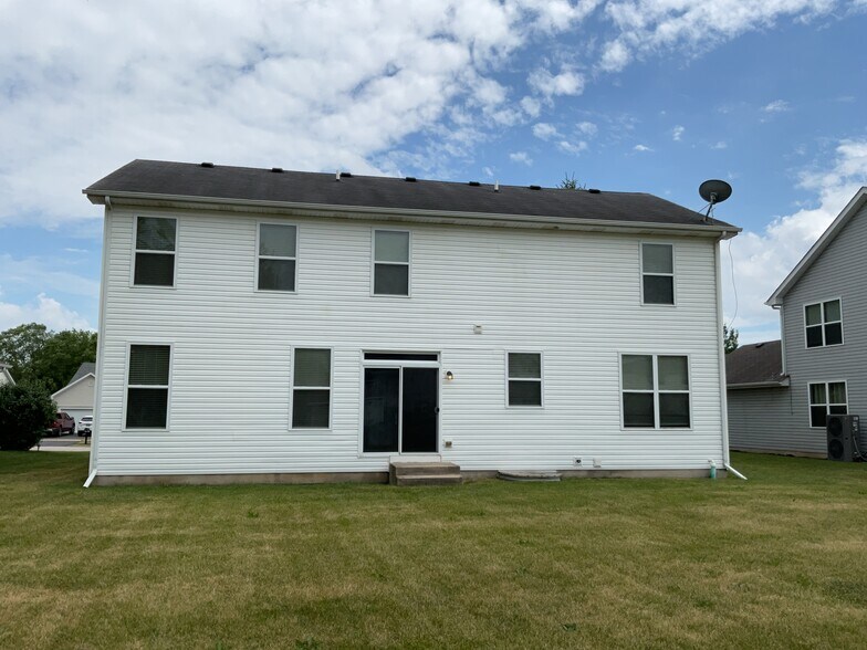 Building Photo - 2771 Cranston Cir