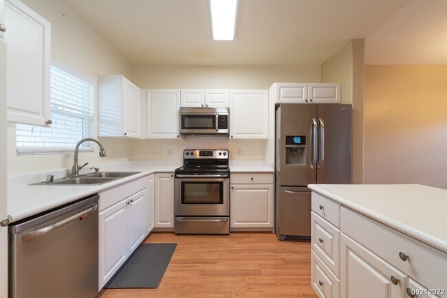 Building Photo - CENTRAL AC 3BR 2.5BA w/2-Car Garage & Backyard @ Spinnaker, Ewa Beach!