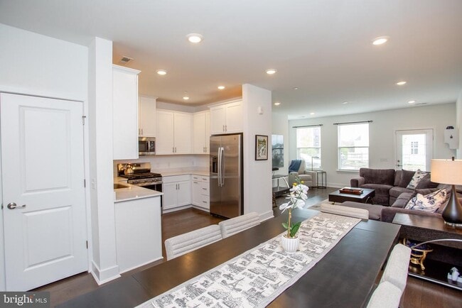 Building Photo - 233 Lewis Fisher Dr