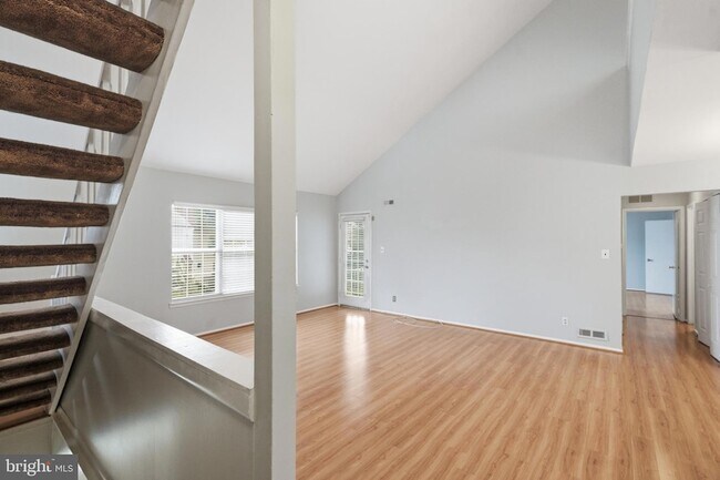 Building Photo - 321B Delancey Pl