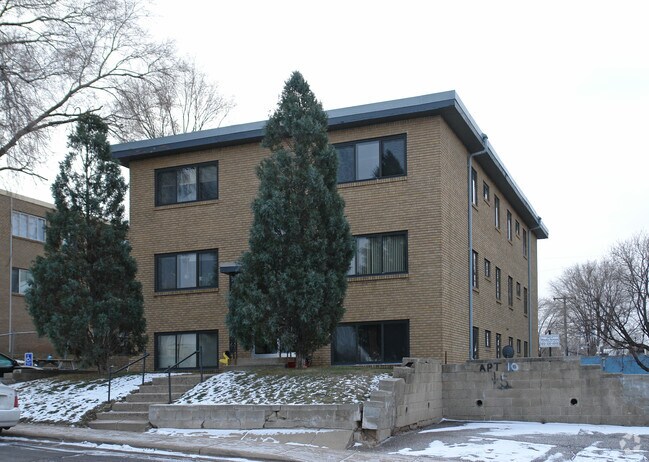 Building Photo - 950 47th Ave NE