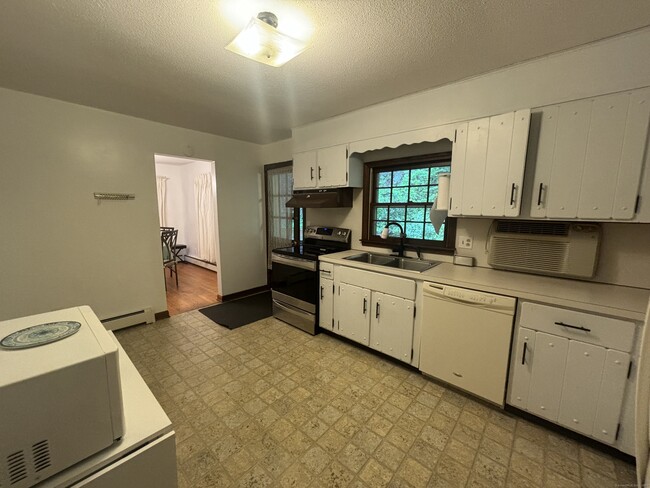 Building Photo - 388 Chaffeeville Rd
