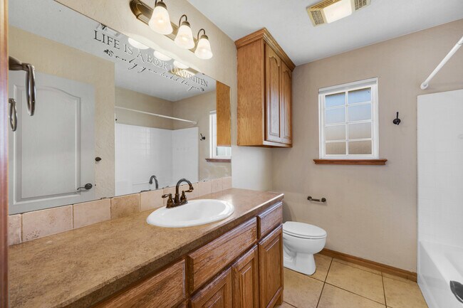 Building Photo - 1202 Hershel Dr