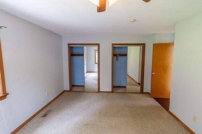 Building Photo - Beautiful Contemporary 3 Bedroom Home
