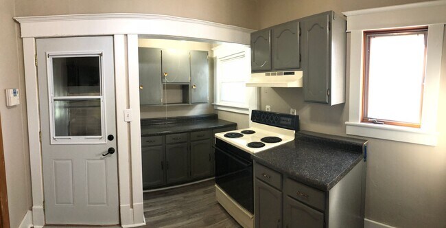 Building Photo - 2-Bed House in Waterloo