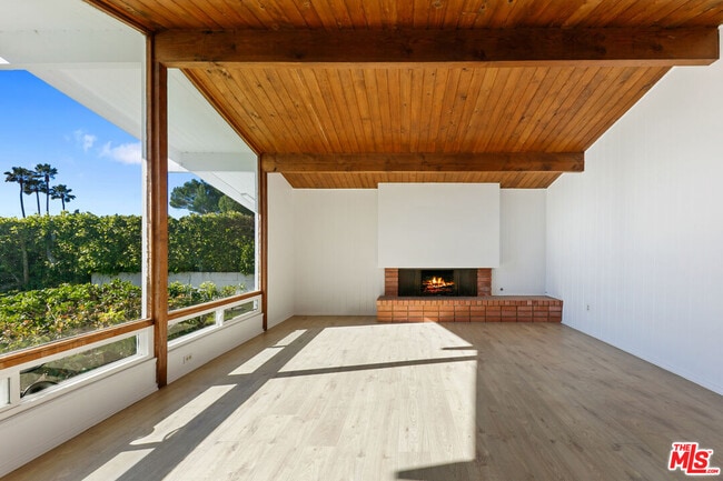 Building Photo - 31617 Broad Beach Rd