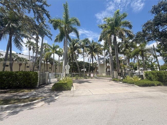 Building Photo - 8950 SW 69th Ct