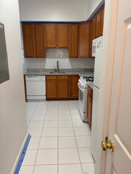 Building Photo - 2423 Callow Ave