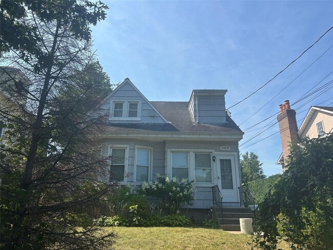 Primary Photo - 109 Sea Cliff Ave