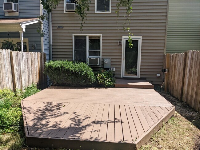 Building Photo - 8320 Mauzy Square