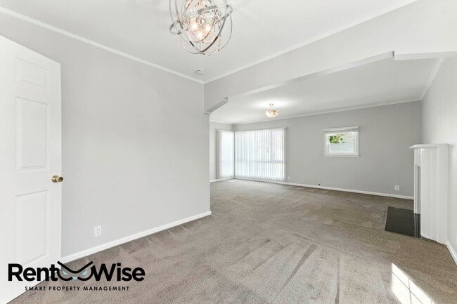 Building Photo - 1121 Killarney Ln