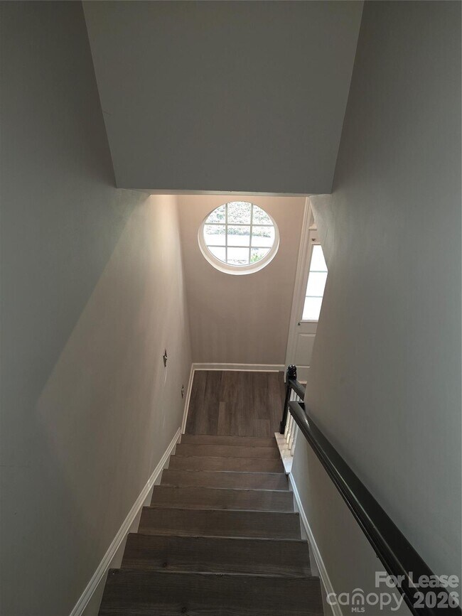 Building Photo - 935 Woodington Ln