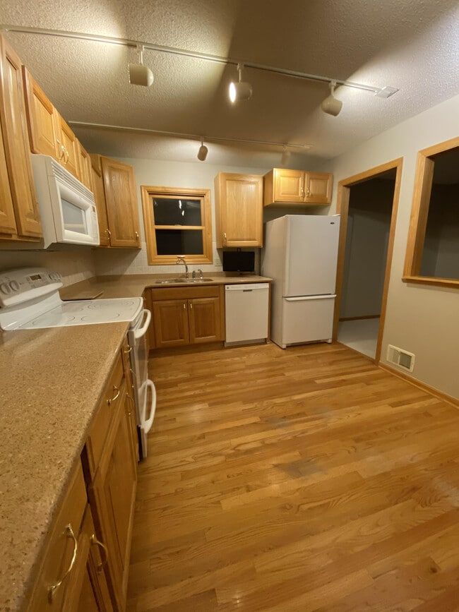 Building Photo - 2431 Mounds Ave