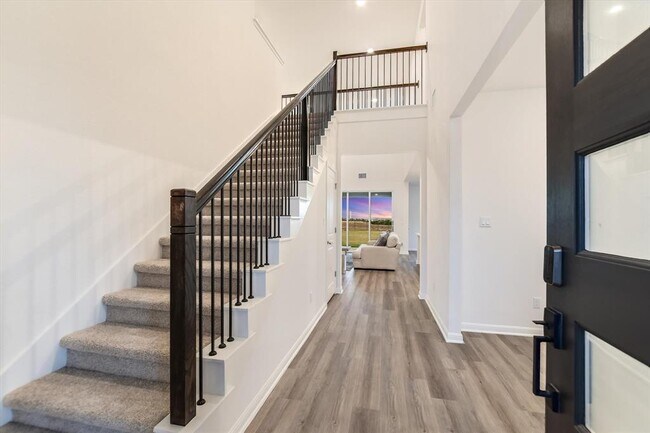 Building Photo - 737 Leeward Pass