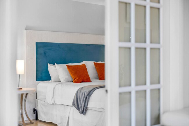 Building Photo - 1717 N Bayshore Dr