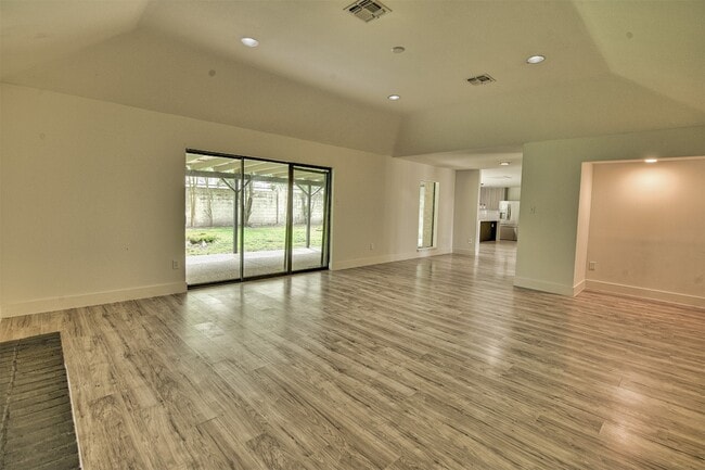 Building Photo - 15626 Whitewater Ln