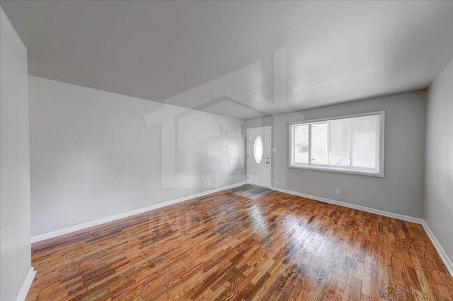 Building Photo - 3305 N Whittier Pl
