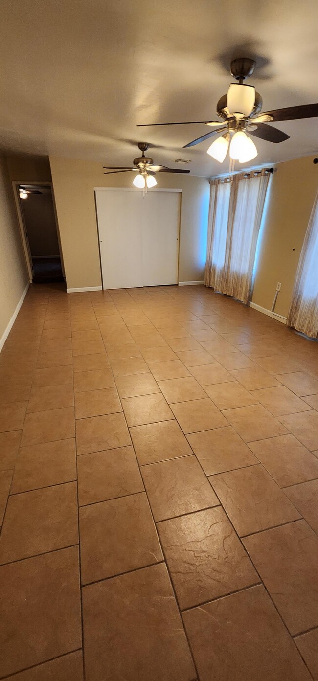 Building Photo - 2126 E Hidalgo Vista