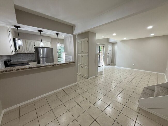 Building Photo - 889 Dublin Dr