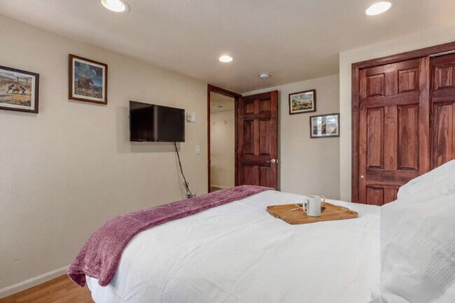 Building Photo - 600 South Park Avenue