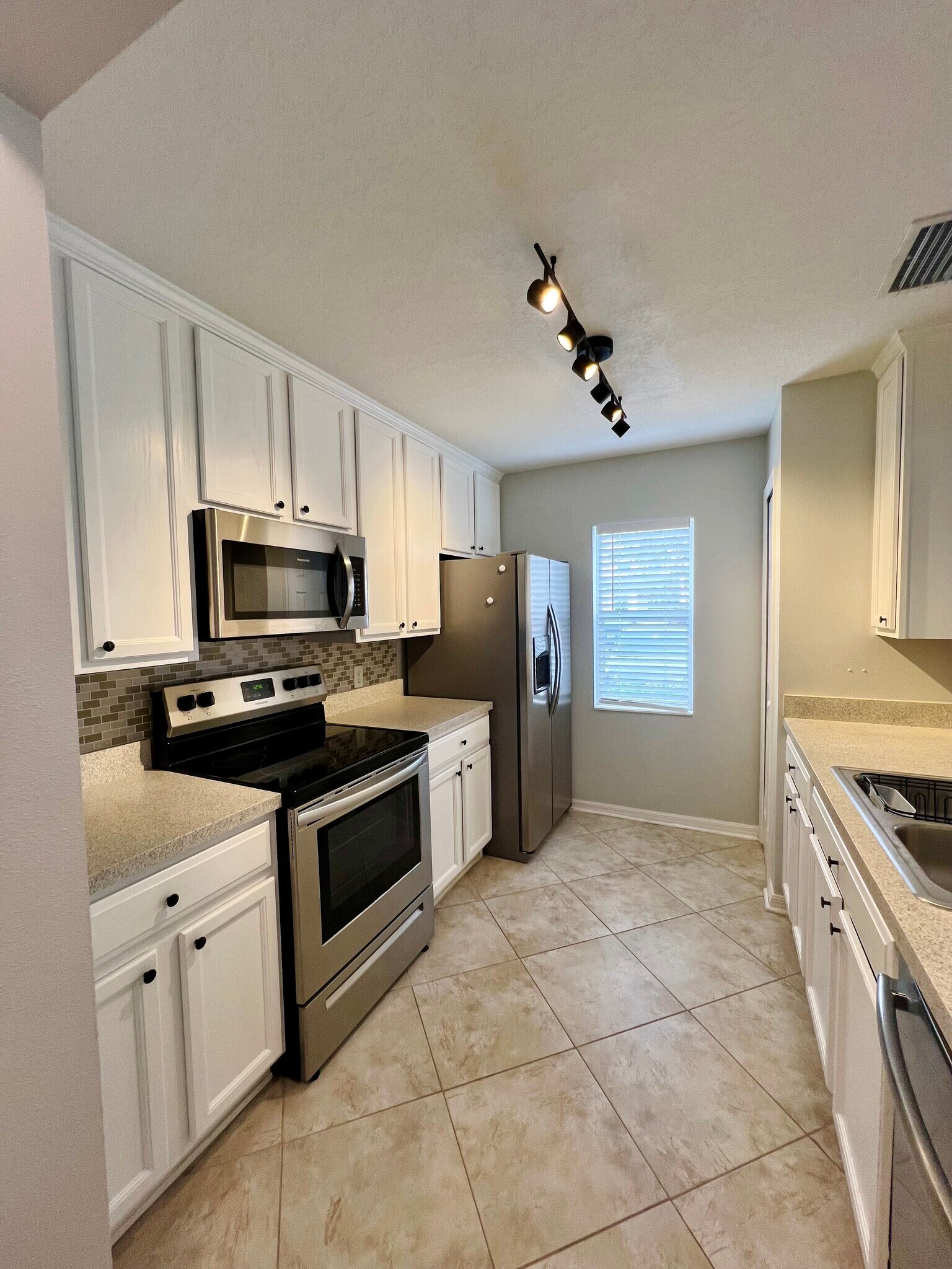 Building Photo - 3857 Island Way