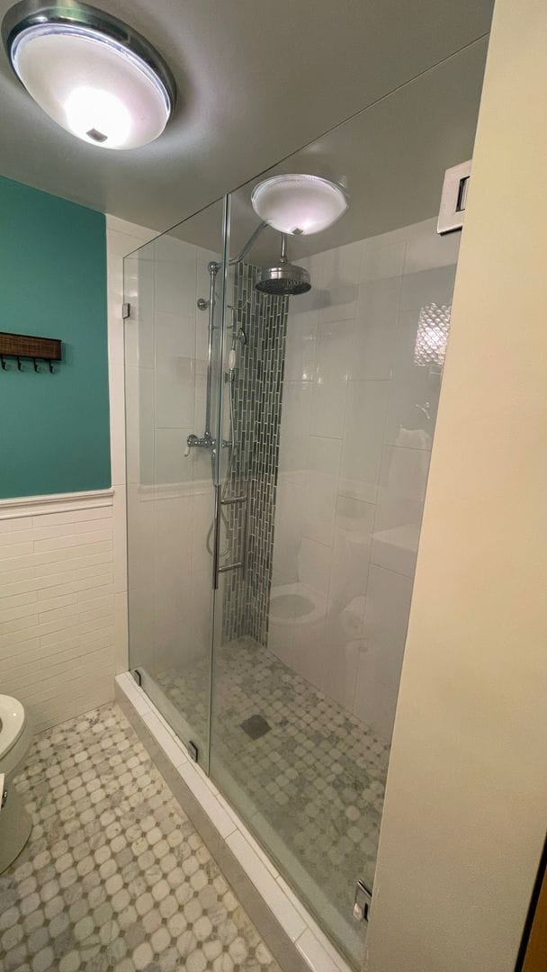 Building Photo - Spacious in SW