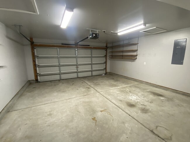 Building Photo - 406 Arbor Oaks Dr