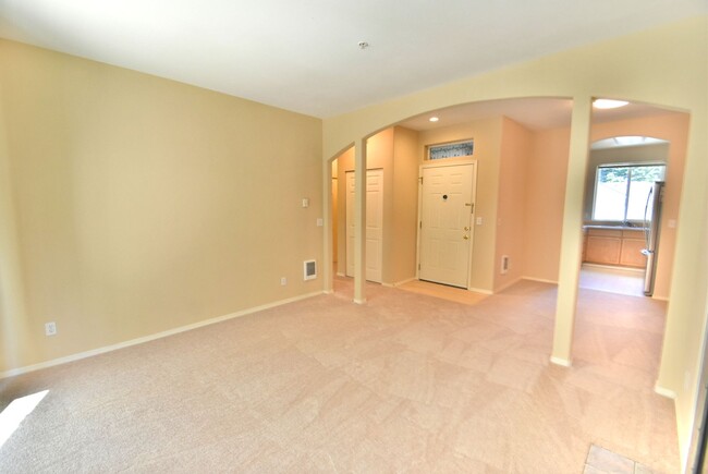 Building Photo - 2bd/1ba Lynnwood Condo