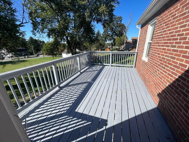 Building Photo - "Charming 3-Bed Home with Finished Basemen...