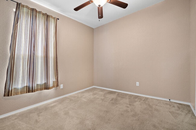 Building Photo - 1427 Sun Garden