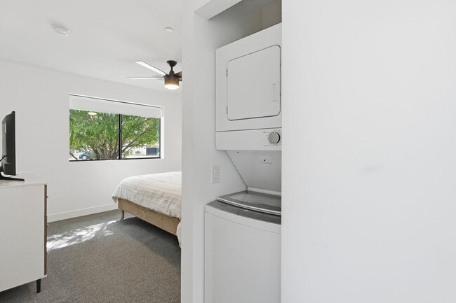 Building Photo - 6519 N 86th Pl