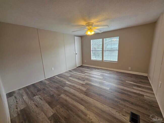 Building Photo - 2821 Hillcrest Ave