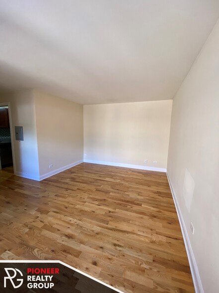 Building Photo - 557 W Arlington Pl