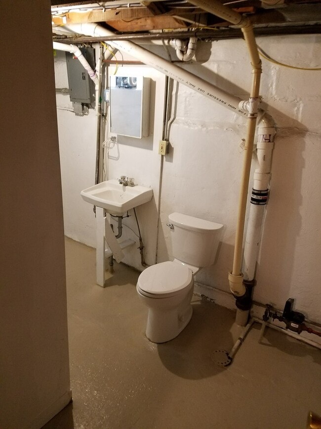 Building Photo - 1002 Burr