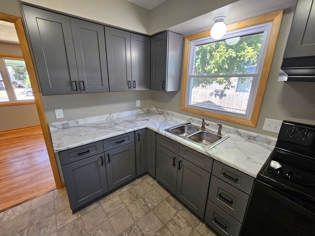 Building Photo - Single Family with basement