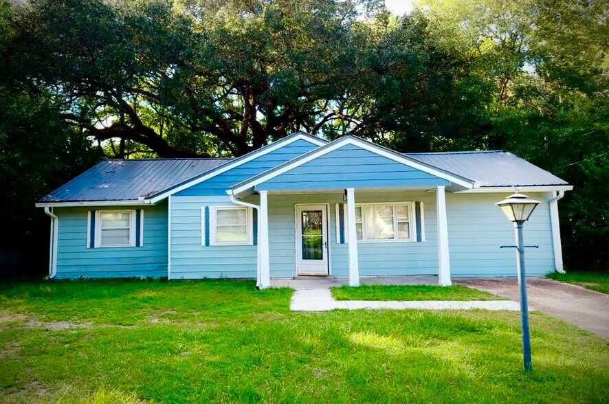 Primary Photo - 4108 Ridgedale Rd