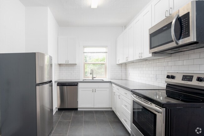 Building Photo - Welcome to 1421 on Queen Anne!