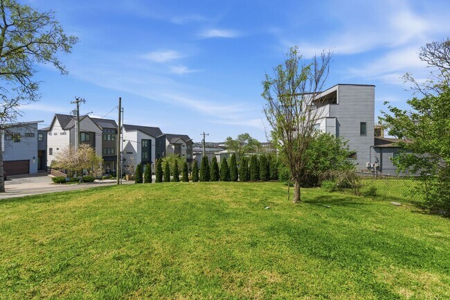 Building Photo - 1202 Katie St