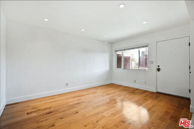 Building Photo - 119 Paloma Ave