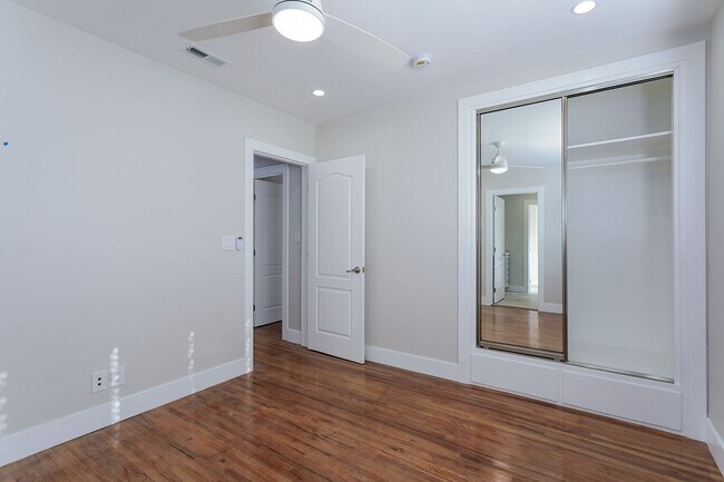 Building Photo - gra783