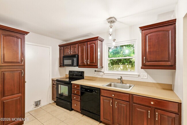 Building Photo - 35 Mizzen Dr