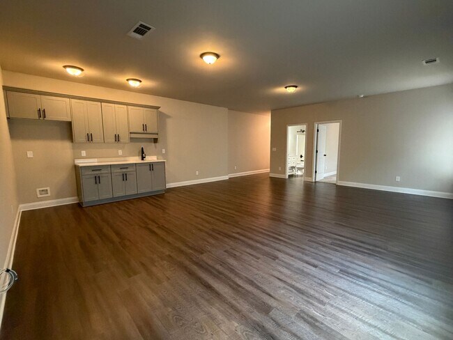 Building Photo - 3500 Hilltop Trl