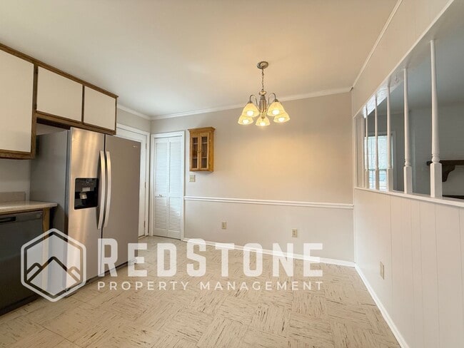 Building Photo - 136 Westview Dr